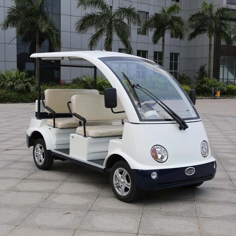 Electric sightseeing vehicle seating four to six under a hard roof