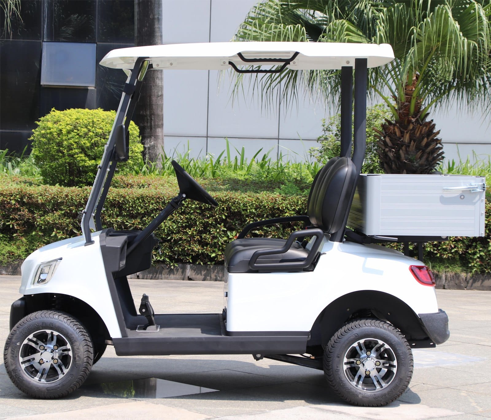 2 seater electric golf buggy with a cargo bed