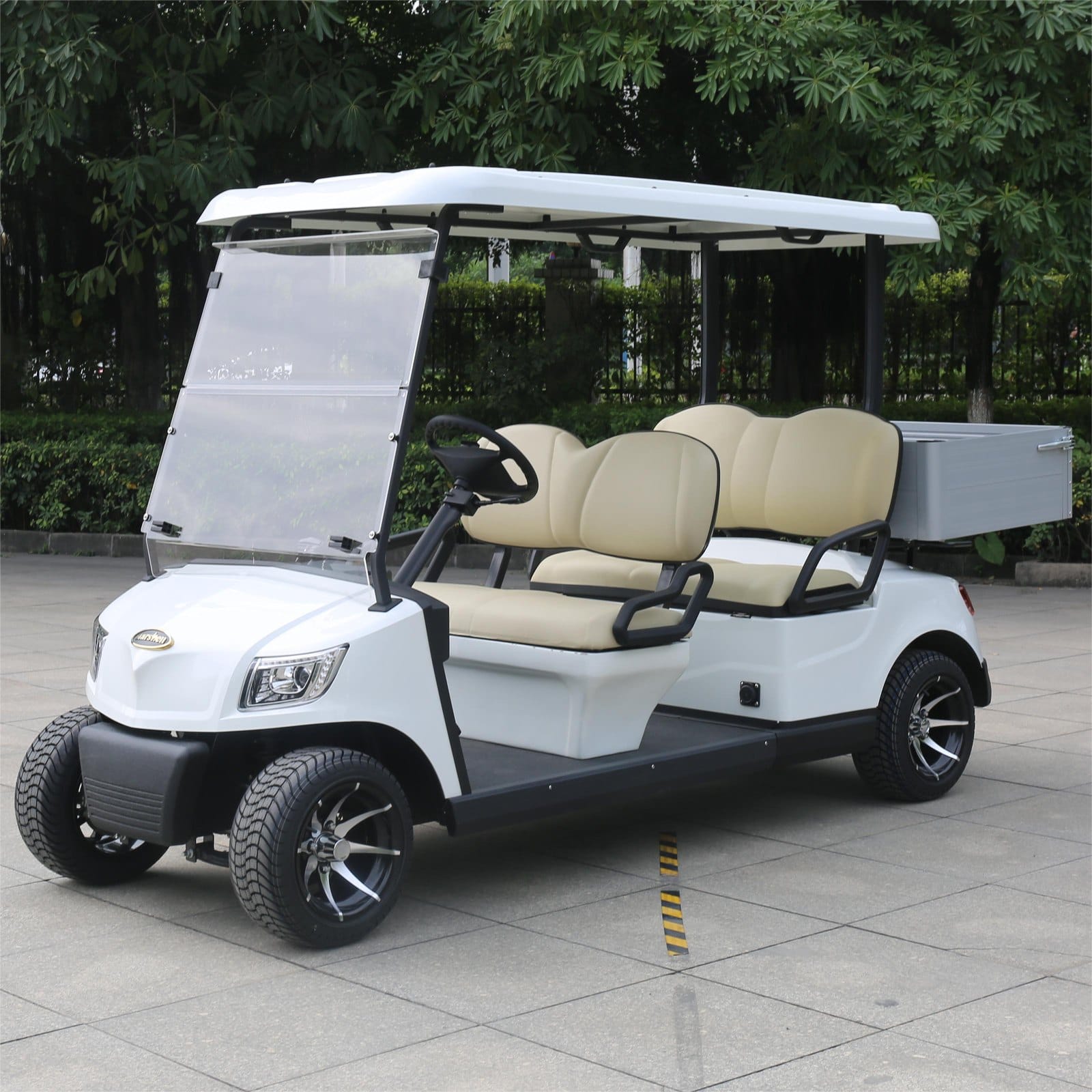 4 seater electric golf buggy with a cargo box rated to 100 kg