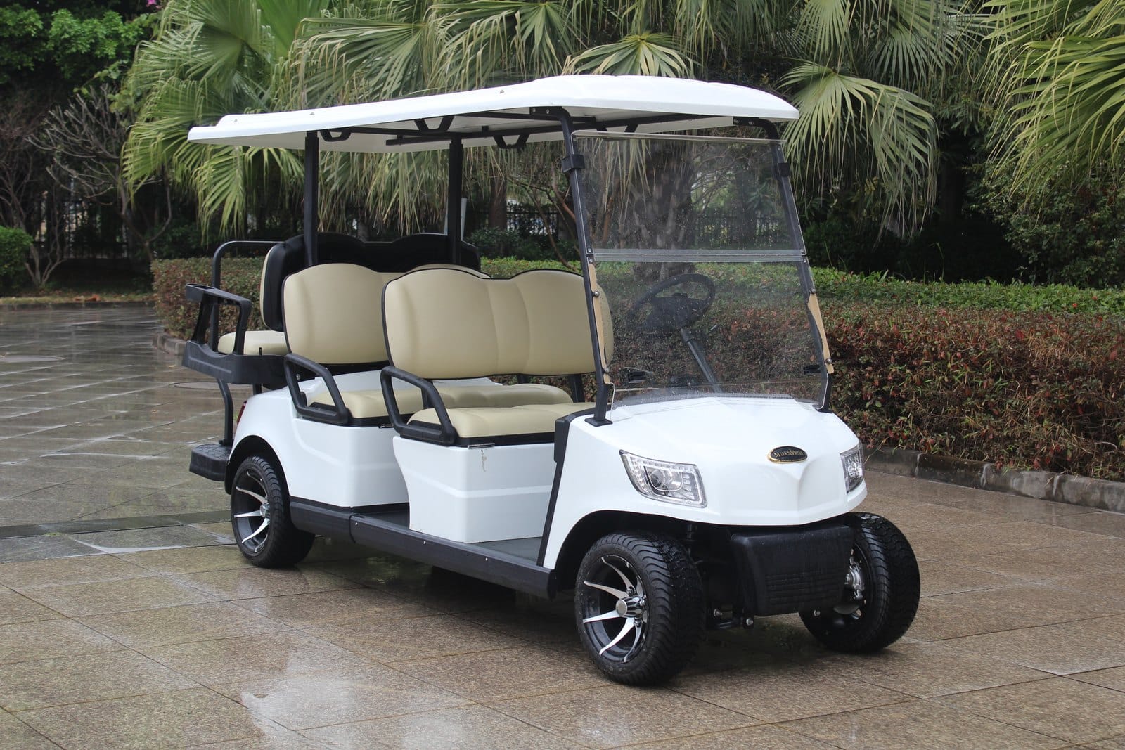 6 seater electric golf buggy with a rear flip seat