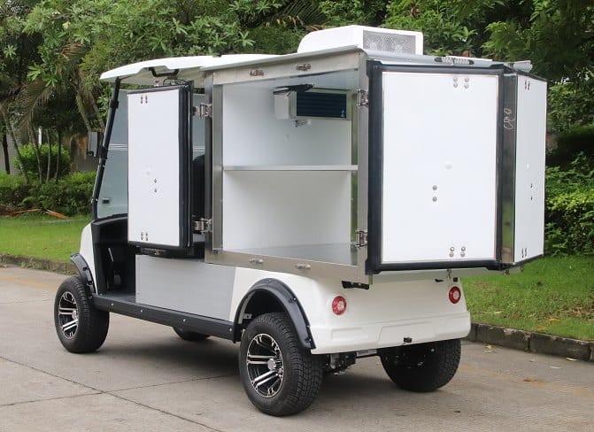 Electric utility vehicle with a refrigerated box body